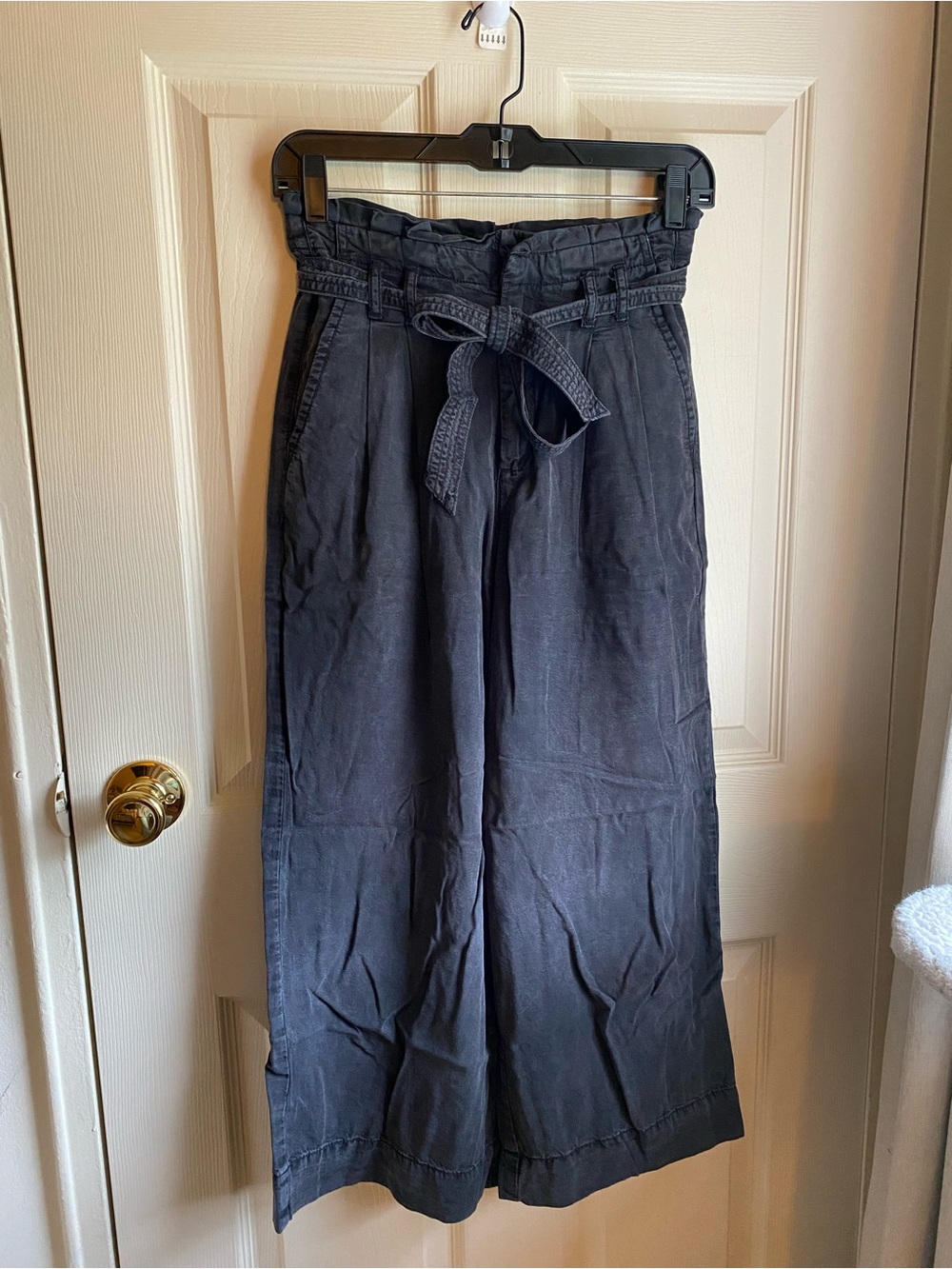American Eagle Outfitters Black High-Waist Paperbag Wide-Leg Jeans